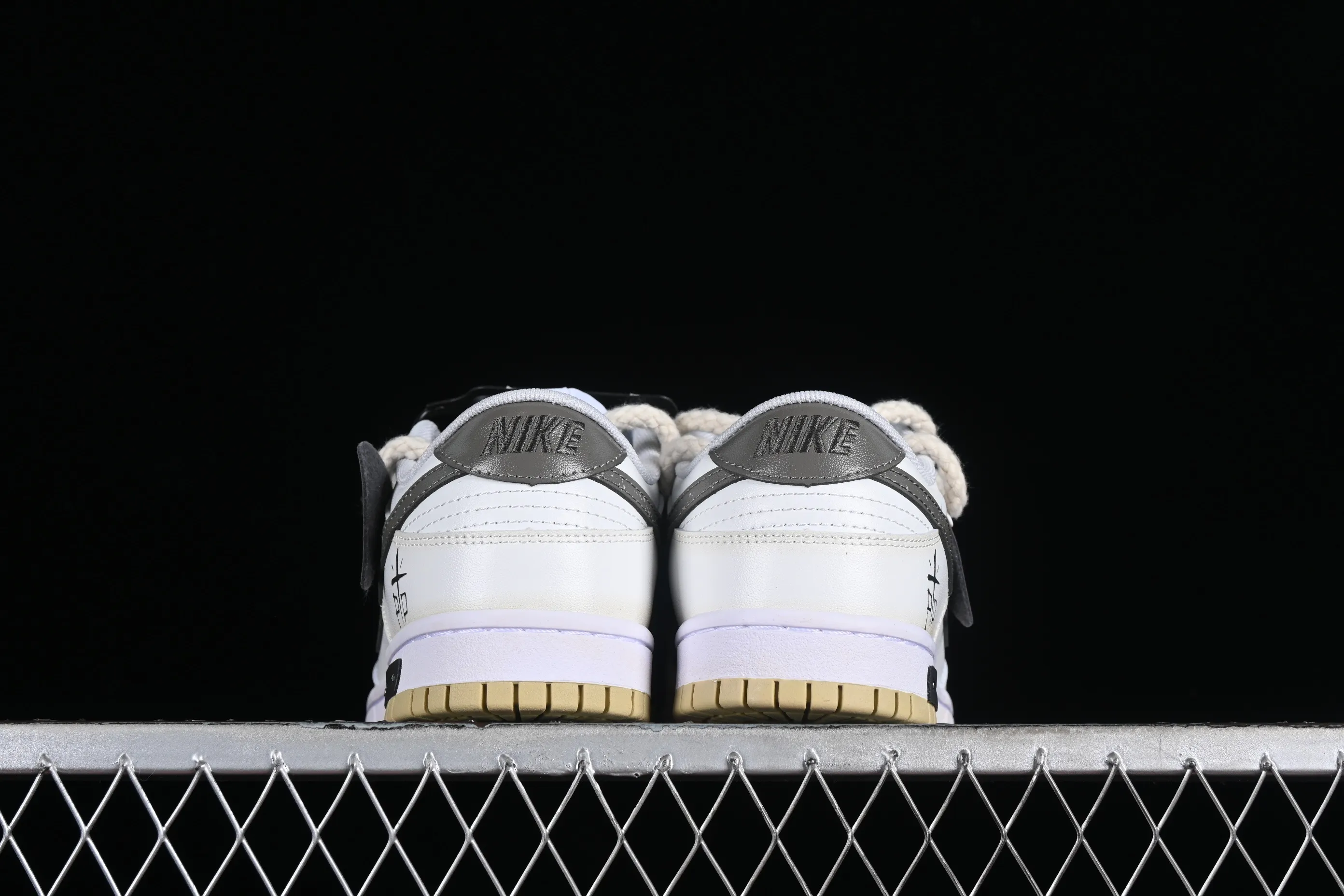All categories Nk SB Dunk series Nk SB Dunk Low low-top sneakers Nk Dunk Low Panda Prank-Street Racing Flying Cloud Top SB strap low-top casual sneakers DV0833-100